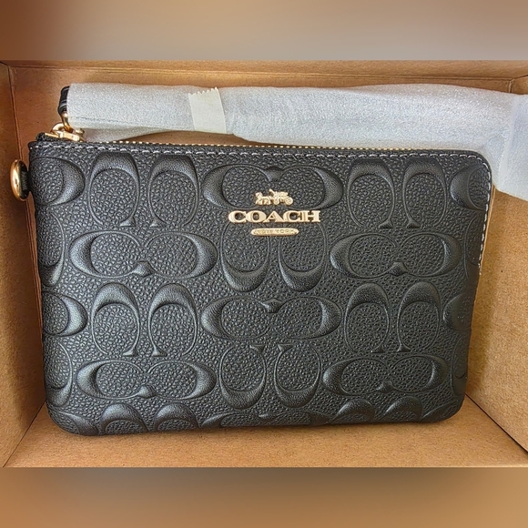 Coach Signature Leather Wristlet Gift Set With Heart And "C" Charms - New In Box - Picture 3 of 8